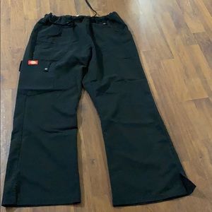 Women’s Medium Black Dickies Scrub Pants
